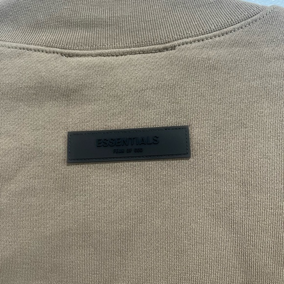 NWT Essentials Beige Crewneck - Picture 4 of 6